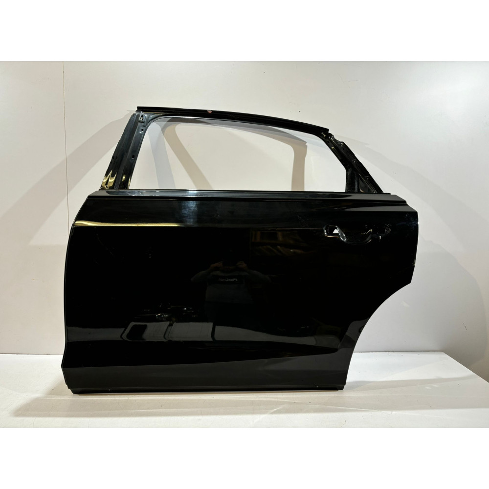 AUDI A8 D5 4N LUNGA Porta...