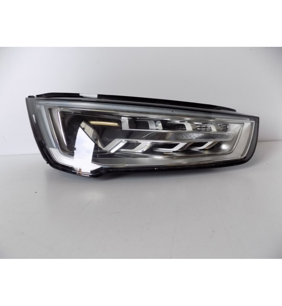 Audi A1 8X Faro frontale...