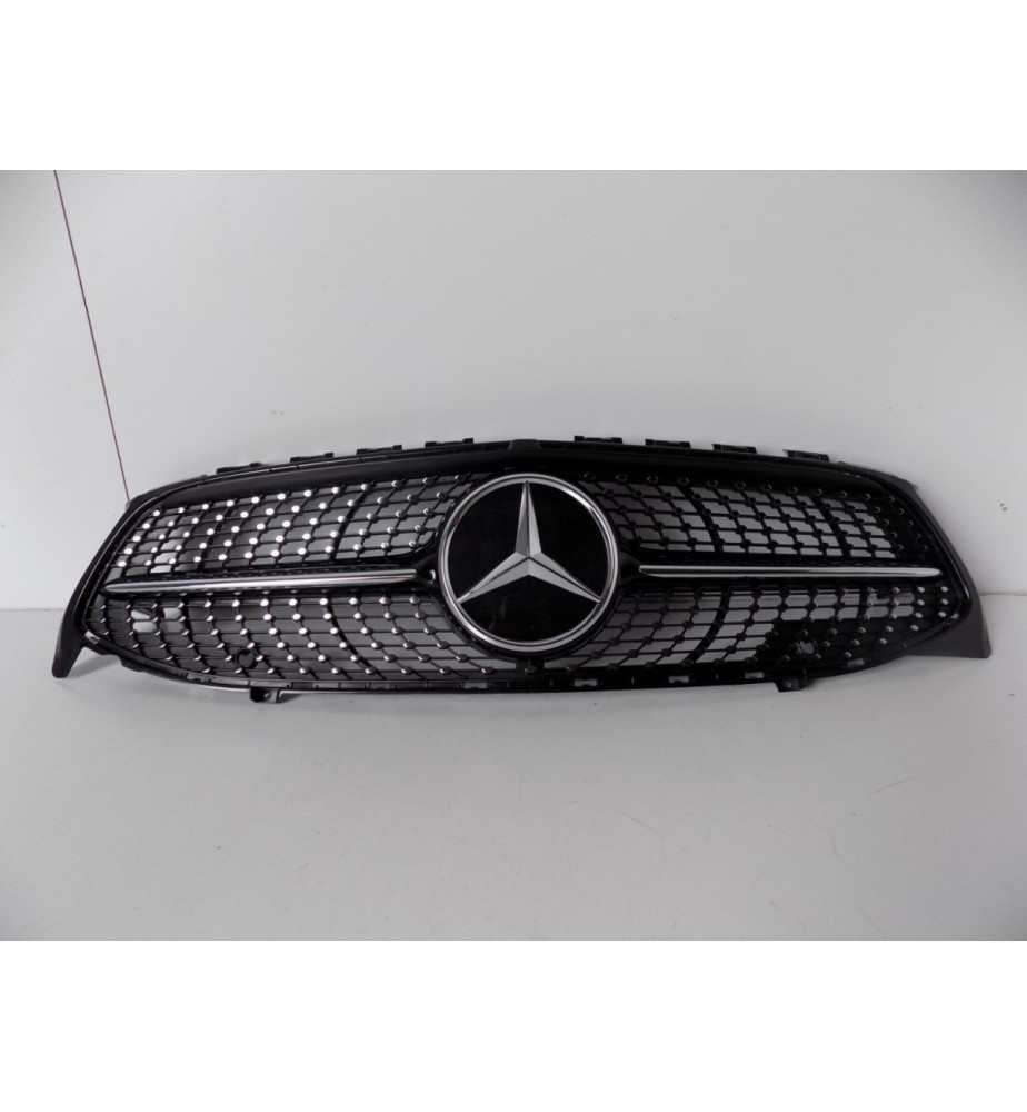 Mercedes W118 Grill Diamond - 4438