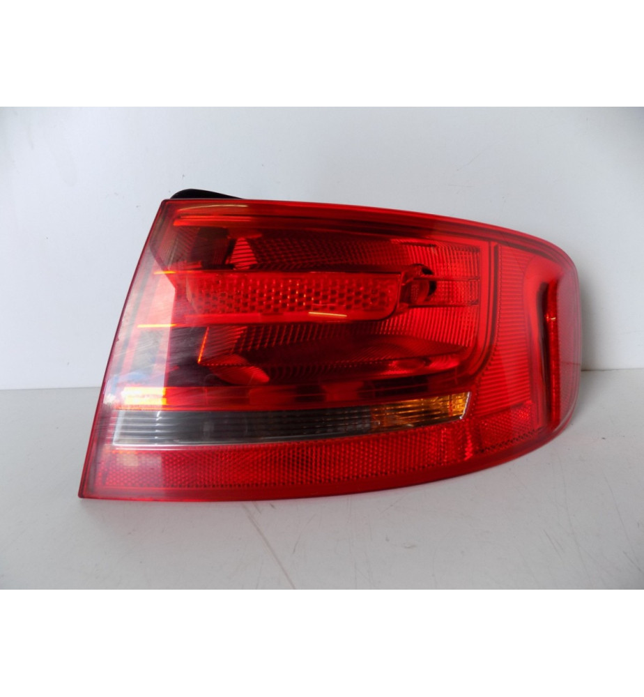 Faro posteriore Audi A4 B8...
